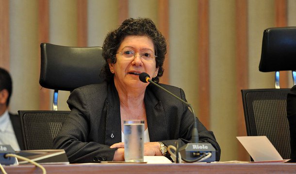 Segundo a petista Arlete Sampaio, o programa beneficia atualmente 13,8 milhões de pessoas, ao custo de R$ 24 bilhões, o que representa apenas 0,46% do Orçamento da União; além disso, de acordo com a distrital, estudos apontam que cada R$ 1,00 investido no programa gera, de volta para os cofres do governo, R$ 1,75