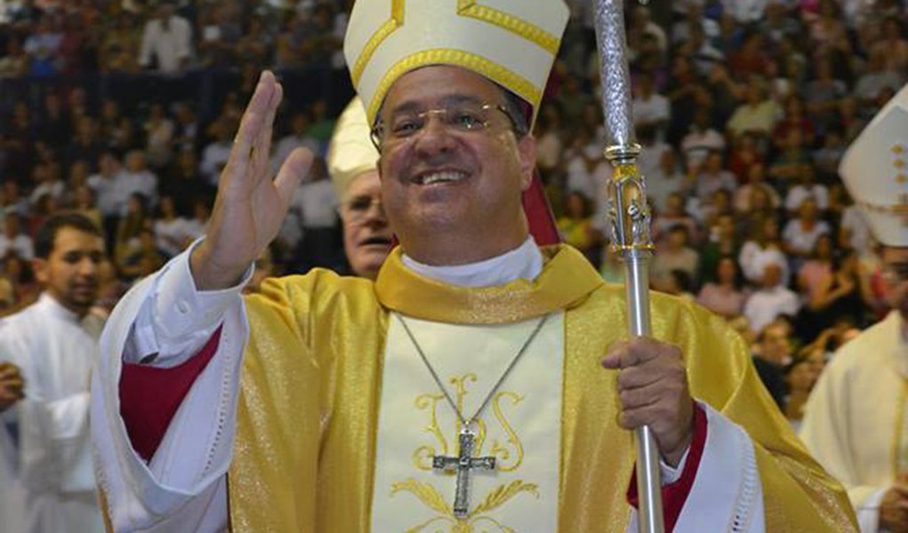 O papa Francisco nomeou hoje o brasileiro Ilson de Jesus Montanari secretário do Colégio Cardinalício; em outubro do ano passado, o arcebispo brasileiro Montanari, que trabalhava na Congregação para os Bispos desde 2008, tinha sido nomeado secretário deste órgão, em substituição a dom Lorenzo Baldisseri; em 2011 foi nomeado Capelão de Sua Santidade e, em 12 de outubro, secretário da congregação, presidida pelo cardeal canadense Marc Ouellet