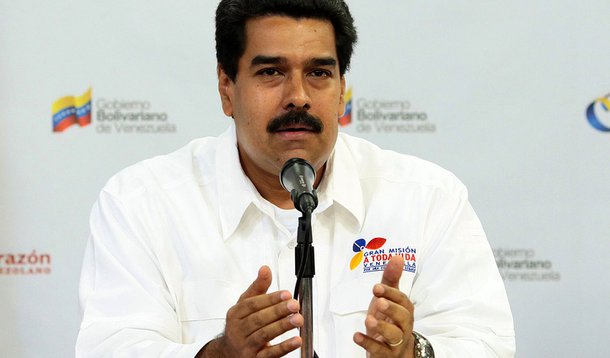 Há um ano, o governo venezuelano apresentou denúncias sobre irregularidades cometidas dentro do organismo. Pelo Twitter, o presidente Nicolás Maduro criticou a Corte por ter reconhecido o governo de Pedro Carmona, que governou o país durante dois dias durante a tentativa de golpe em 2002