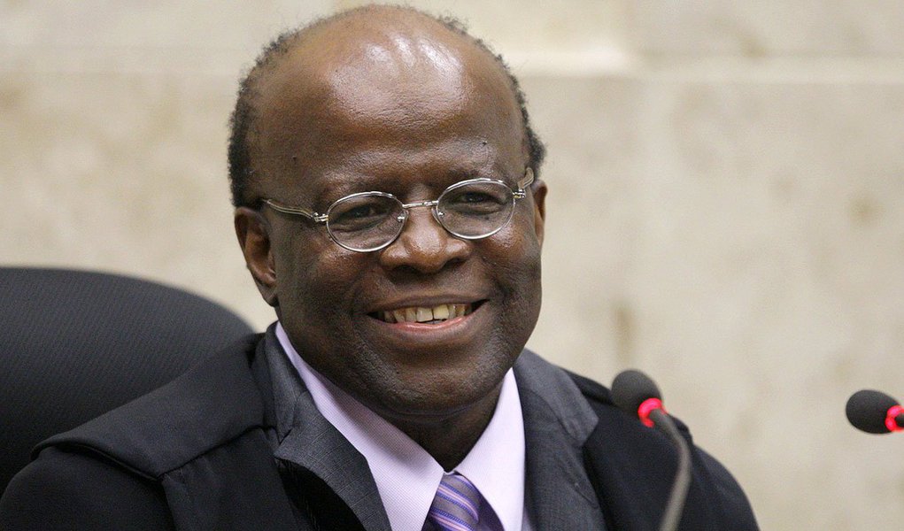 Presidente da Corte, Joaquim Barbosa, encerra 2013 com ar vitorioso: na AP 470, 17 réus condenados já cumprem pena, assim como o deputado federal licenciado Natan Donadon (sem partido-RO) o primeiro parlamentar preso após a Constituição de 1988; Supremo também barrou decisões do Congresso, como a nova lei dos royalties do Petróleo e sobre a manutenção do mandato de Donadon   