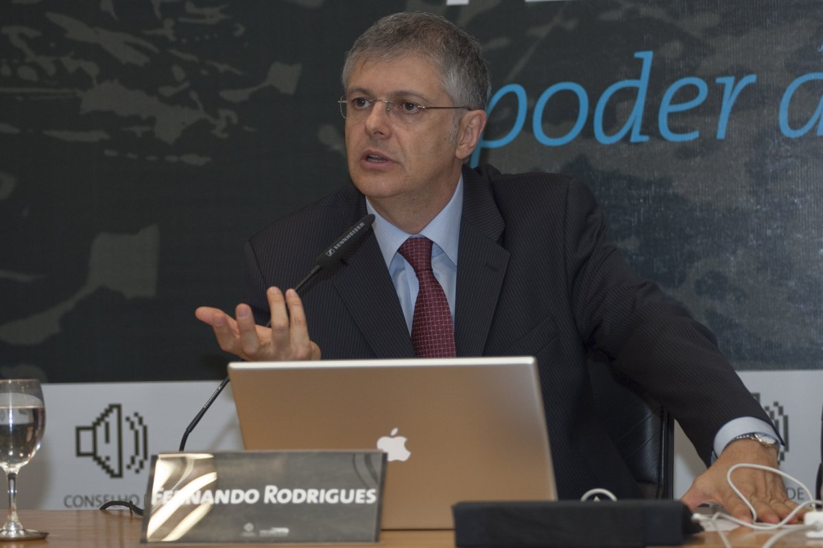 Fernando Rodrigues, jornalista Folha S P. A Nova ordem Politica Empurrada pela revolucao das Midias Sociais. O poder da internet e da comunicacao descentralizada. Fecomercio, Sao Paulo, 25mar11.