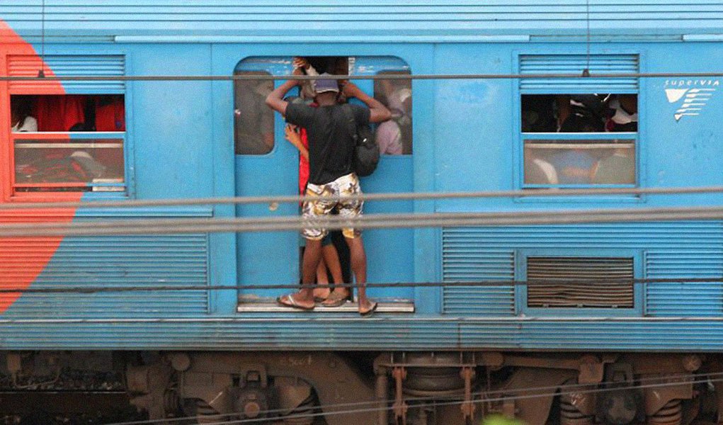 Tribunal de Justiça determinou que a Supervia pague uma multa de R$ 240 mil por descumprir liminar emitida em abril de 2009, que obrigava a empresa a impedir a abertura indevida das portas dos trens em circulação; multas são por causa de descumprimentos ocorridos em 2011, 2012 e 2013