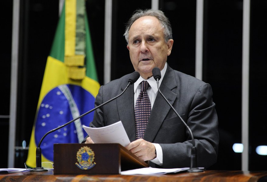 A exemplo do que ocorreu em São Paulo, onde as duas legendas fecharam aliança para a disputa ao governo, o senador apela para que se encontre uma forma de viabilizar a aliança