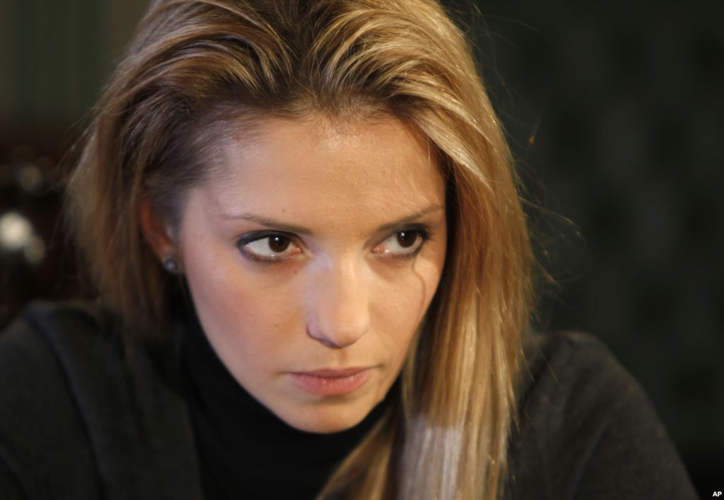 Yevgenia Tymoshenko (foto), filha de Yulia Tymoshenko, disse que estava indo para Kharkiv para encontrar sua mãe, que foi presa em 2011 por abuso de poder ligado a um negócio de gás e é uma rival do presidente Viktor Yanukovich