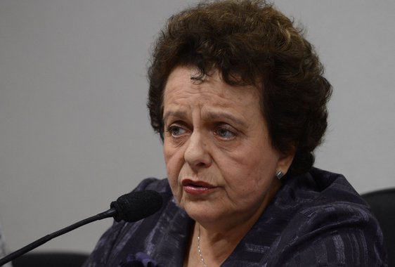 "Estou aqui como ministra de Estado, mas antes de tudo como mulher, como mãe que era na época e ainda sou, e avó que hoje sou, para dizer o que digo sempre aos meus netos: a vovó foi presa, o vovô foi preso, formos barbaramente torturados, é por isso que a vovó operou do coração, é por isso que a vovó teve que colocar dois dentes postiços, é por isso que a vovó tem dificuldade na coluna, mas é por isso que a vovó é uma senhorinha jovem que lutará até o fim da vida para que vocês possam contar essa história", disse a ministra Eleonora Menicucci, em seu depoimento à Comissão Nacional da Verdade