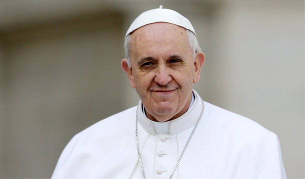 "Tenho o prazer de ver os progressos realizados, que devemos agradecer ao senhor e a tantas pessoas de boa vontade. No entanto, é importante não se contentar com o que já foi alcançado, mas procurar adotar novas medidas para fortalecer a confiança e criar oportunidades para que se aumente a compreensão e o respeito mútuo", disse o pontífice em Sarajevo neste sábado