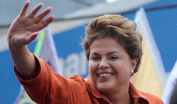 Segundo levantamento feito pelo PT, até a abertura da Copa, de uma média de 30 mil citações diárias à presidente, dois terços eram negativas, puxadas pela campanha #NãoVaiTerCopa; com a reação geral às ofensas da torcida e o sucesso das partidas, o jogo virou: 60% de menções positivas em um universo de 300 mil posts no Twitter, Facebook e Instagram