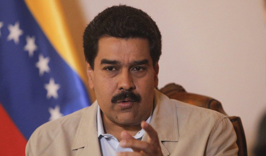 "Detivemos quatro grupos distintos que queriam trazer violência e levar a cabo atentados em cidades do centro do país, incluindo Caracas", disse o presidente Nicolás Maduro; "Foram capturados com provas, com explosivos. São grupos terroristas motivados pela extrema direita da Venezuela e por grupos paramilitares colombianos que estão envolvidos nos planos para trazerem violência para o nosso país", disse
