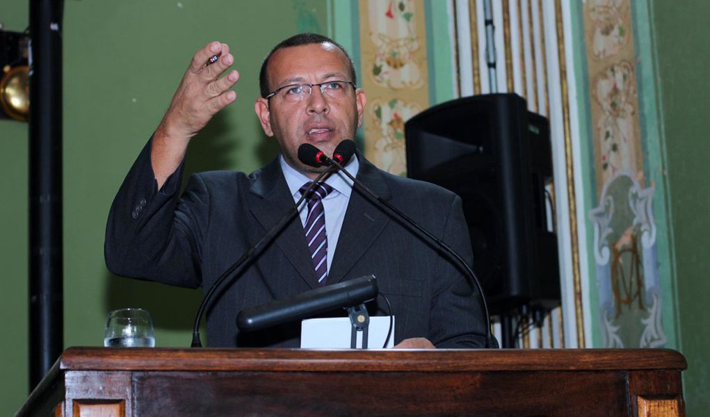 No dia 3 deste mês, o vereador Marco Prisco, que liderou o movimento grevista da Polícia Militar (PM) da Bahia, sofreu um infarto no Presídio da Papuda, no Distrito Federal (DF), e está internado em um hospital público de Brasília; de acordo com a Secretaria de Saúde do DF, seu estado de saúde é estável