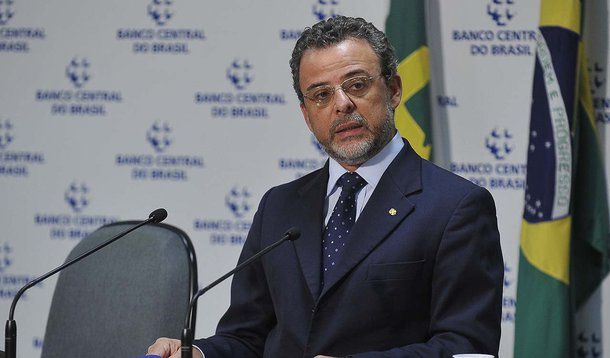 É o que afirma o Banco Central; em 2013, o saldo das operações de crédito do sistema financeiro chegou a R$ 2,715 trilhões, com crescimento de 14,6% em relação ao final de 2012; essa moderação no crescimento ocorre há vários anos; "Há uma moderação, olhando um horizonte de tempo mais amplo da expansão do crédito, e isso tem aspectos positivos no sentido que é benigno para a sustentabilidade", disse o chefe do Departamento Econômico do Banco Central, Tulio Maciel