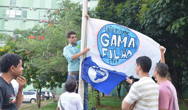 As instituições interessadas na transferência assistida dos estudantes são: Faculdade de Medicina de Campos (FMC), Faculdade de Tecnologia Senac Rio (Fatec), Universidade do Grande Rio Professor José de Souza Herdy (Unigranri), Universidade Estácio de Sá (Unesa), Universidade Veiga de Almeida (UVA) e o Centro de Ensino Superior de Valença. As instituições devem contemplar todos os agrupamentos de cursos definidos nos editais, que definem os termos para a transferência assistida