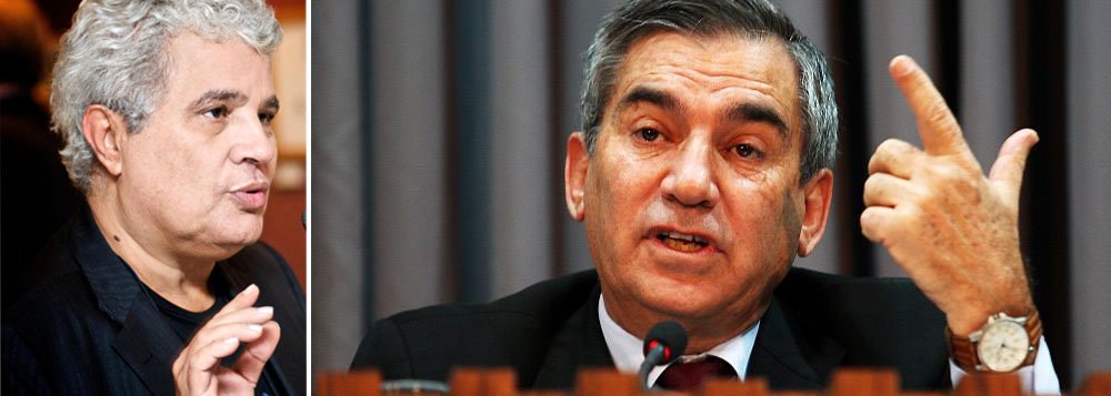 Em sua coluna desta segunda-feira, Ricardo Noblat relembra o discurso do ministro da Secretaria-Geral da Presidência durante o Fórum Social Temático, em Porto Alegre, e diz que "é a primeira vez que um dirigente do PT, ocupando cargo no governo, compartilha com o distinto público suas críticas ao partido e também ao governo"