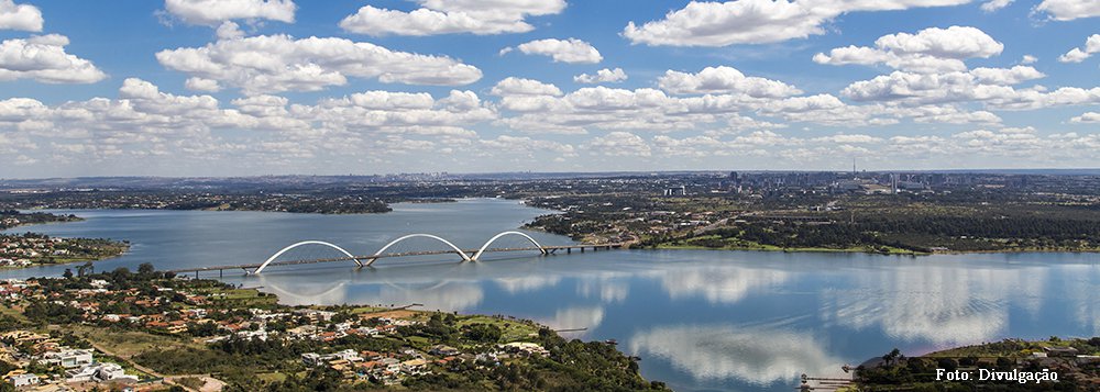 Número é quase um milhão a mais do que o censo registrado em 2013, que foi de 2.789.761, segundo dados divulgados pela Companhia de Planejamento do Distrito Federal (Codeplan). Até 2030, a esperança de vida aumentará no DF. Para os homens passará de 73,53 para 77,30. Já para as mulheres, será elevado de 80,75 para 83,92. Crescimento populacional na região significa uma nova cidade de 60 mil habitantes a cada ano