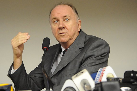 Levantamento da Confederação Nacional dos Municípios (CNM) aponta que a redução do IPI desde 2009, já incluindo a estimativa de 2014, provocou perda de R$ 23,5 bilhões no geral para União, cidades e estados; "Foi dinheiro que deixou de ser investido na melhoria da infraestrutura e em serviços básicos: só a saúde perdeu R$ 4 bilhões", diz Paulo Ziulkoski, presidente da Confederação Nacional dos Municípios (CNM)