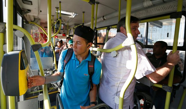 Ministério Público do Estado do Rio de Janeiro vai tentar anular o decreto da prefeitura do Rio que aumentou em 13,3% as passagens de ônibus municipais; o aumento foi o maior dos últimos anos e é quase 100% superior à inflação do período