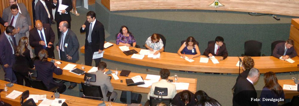 A CLDF recebeu pela terceira vez representantes das câmaras de vereadores de cidades da Região de Desenvolvimento Integrado do Entorno; "A nossa intenção é construir uma rede de apoio com todos os municípios do Entorno e o DF, para partilhar dificuldades e buscar soluções comuns", disse o presidente da CLDF, Wasny de Roure (PT)