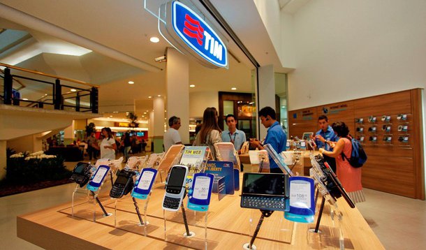 O mercado passou a especular sobre a venda da companhia em setembro; como a absorção da totalidade da TIM por apenas uma concorrente geraria problemas de concentração de mercado, a possibilidade de divisão da empresa foi levantada como solução mais factível por analistas