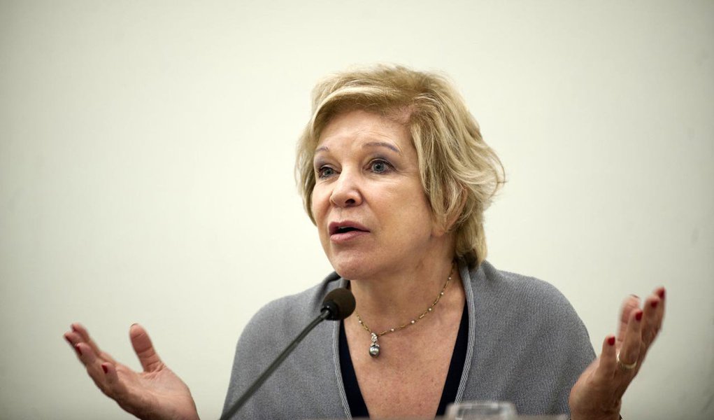 Ministra voltou a afirmar que a destinação do benefício para estilistas como Alexandre Herchcovitch, Pedro Lourenço e Ronaldo Fraga não impede que outros projetos de arte sejam beneficiados; para Marta Suplicy, incluir a moda nas áreas beneficiadas pela Lei Rouanet é uma forma de dar força àqueles que estão mais fracos e não têm tantas possibilidades de divulgar seu trabalho no exterior