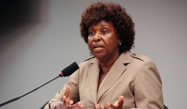 A juíza Adriana Marques dos Santos Laia Franco, da 6ª Vara de Fazenda Pública do Rio, decidiu, em caráter liminar, pela quebra do bloqueio dos bens e dos sigilos bancário e fiscal da deputada federal Benedita da Silva (PT-RJ), até que seja ressarcido o valor de R$ 32.094.569,03, referente ao dano causado ao patrimônio público; parlamentar responde a ação civil pública impetrada pelo MP do Rio, pelos crimes de improbidade administrativa, por fraudes em convênios entre a Fundação Darcy Ribeiro e ONGs com o Ministério da Justiça