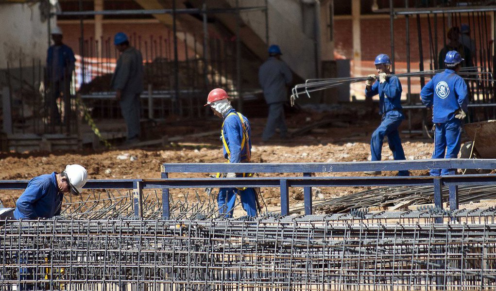 Economistas de instituições financeiras aumentaram as expectativas de crescimento brasileiro neste ano (de 1,67% para 1,70%), enquanto cortaram a projeção para a taxa básica de juros a 11,13%