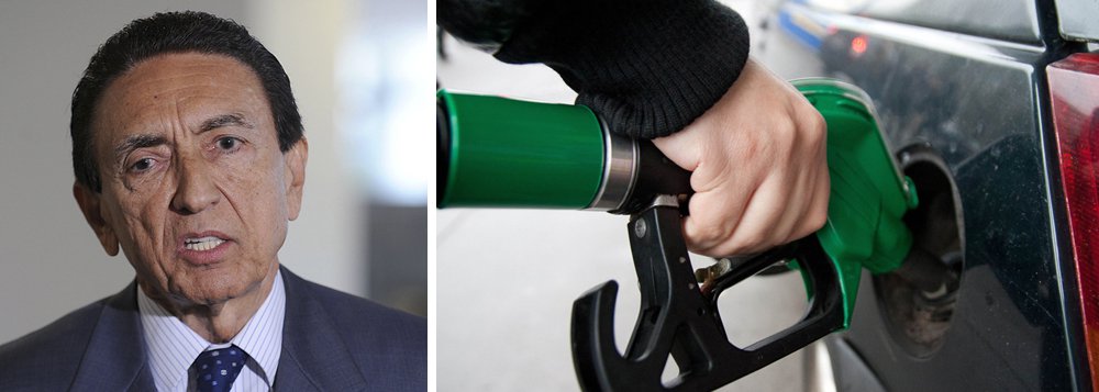 "Não se cogita no momento. Este ano ainda não" disse o ministro de Minas e Energia, ao ser questionado sobre a possibilidade de reajuste; ele acrescentou que é papel da Petrobras pedir os reajustes de preços e que a diretoria da empresa tem que zelar pela saúde financeira da companhia. "O governo olha isso com cuidado e todo carinho, com todo apreço, mas olha também a situação econômica do país de um modo geral. Tem sempre a preocupação de não permitir que modificações no caminho causem uma turbulência que gere inflação. O fato da Petrobras pedir é visto pelo governo como uma obrigação dela", afirmou