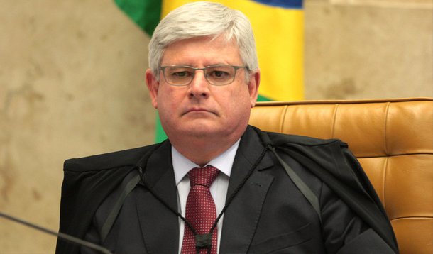 Procurador-geral da República, Rodrigo Janot, confirmou nesta quarta (12) que mais investigados na Operação Lava jato, da Polícia Federal, fizeram acordos de delação premiada com o Ministério Público Federal; segundo Janot, três acordos aguardam homologação da Justiça e mais cinco ou seis estão em curso; por questão de sigilo, o procurador não divulgou os nomes dos investigados, mas disse que as delações envolvem doleiros, servidores públicos e executivos de empresas