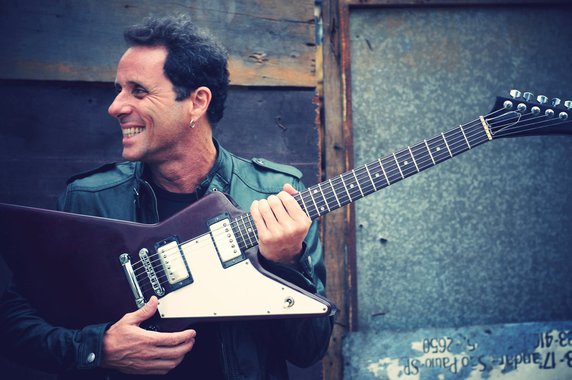 Músico dos Titãs contesta a posição de artistas que defendem restrições à publicação de biografias não autorizadas; "querer reprimir a liberdade de expressão em nome da preservação do direito à privacidade é dar um tiro no pé", diz ele