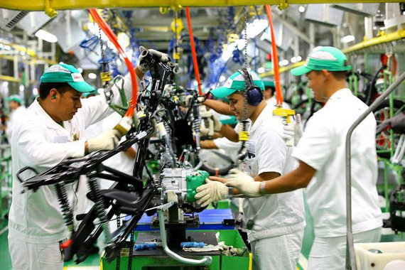 O Instituto Brasileiro de Economia (Ibre), da Fundação Getulio Vargas, aumentou a projeção do crescimento da atividade econômica este ano de 2,3% para 2,5%; “está um pouco melhor mas, apesar disso, a gente antevê que o terceiro trimestre virá fraco”, disse o economista Régis Bonelli; estimativa atual é que o PIB do terceiro trimestre terá queda de 0,4% em comparação ao trimestre imediatamente anterior, porém o percentual pode ser revisto, avaliou Bonelli