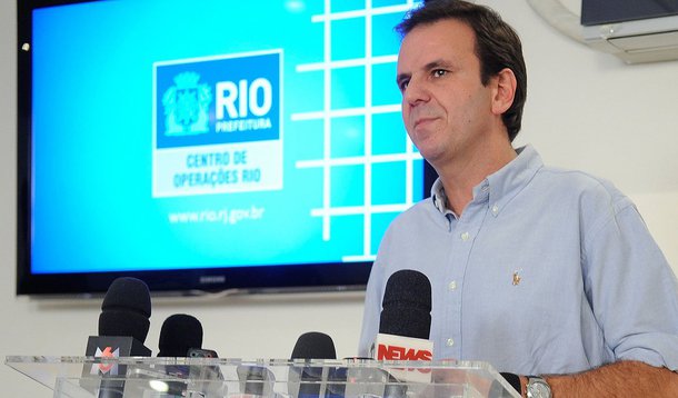 O prefeito do Rio, Eduardo Paes (PMDB), responde a duas ações por improbidade administrativa e seria julgado pelo próprio TJ-RJ, segundo o qual o gestor deveria ser julgado pelo próprio Tribunal, por entender que o prefeito teria direito a foro por prerrogativa de função; o STF, no entanto, anulou a decisão, a pedido do MP-RJ, que alegou que o tribunal fluminense é juízo incompetente para dar prosseguimento á análise da causa