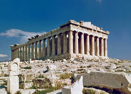 A cultura ocidental, da acumulação, prega a ideia do crescimento, das coisas grandes, mas no Brasil essa visão ganhou dimensão ainda mais forte na relação do ser humano com a natureza