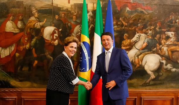 Presidente Dilma Rousseff apresentou nesta sexta-feira, 10, em encontro com autoridades italianas em Roma, as oportunidades de investimento em obras de infraestrutura no Brasil e defendeu que as relações entre os dois países passem a outro patamar; "Convidei todos os empresários italianos a intensificar ainda mais sua presença no Brasil por meio da participação nessa nova fase do programa (de investimento em logística)", afirmou; presidente destacou que Brasil oferece oportunidade de investimentos na área de ferrovias, rodovias, portos e aeroportos
