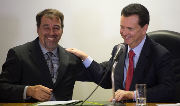 Presidente do PSD assegurou apoio do partido ao segundo governo da presidente Dilma Rousseff, ao tomar posse como ministro das Cidades, em Brasília, e declarou que prioridade da pasta é a habitação; governo vai contratar mais 3 milhões de moradias pelo programa Minha Casa, Minha Vida, afirmou; sobre possíveis cortes em programas de governo, disse que definição será da presidente