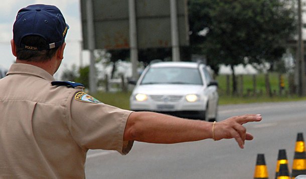 Durante as festas de final de ano foram registrados 6.651 acidentes nas rodovias federais brasileiras e 380 mortes; Em 2012, foram 7.407 acidentes e 420 mortes