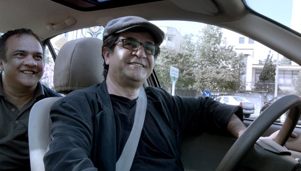 Filme do diretor iraniano Jafar Panahi foi consagrado no 65º Festival de Berlim, neste sábado; o prêmio de melhor diretor foi dividido entre o romeno Radu Jude, por "Aferimi", e o polonês Malgorzata Szumowksa, por "Body"