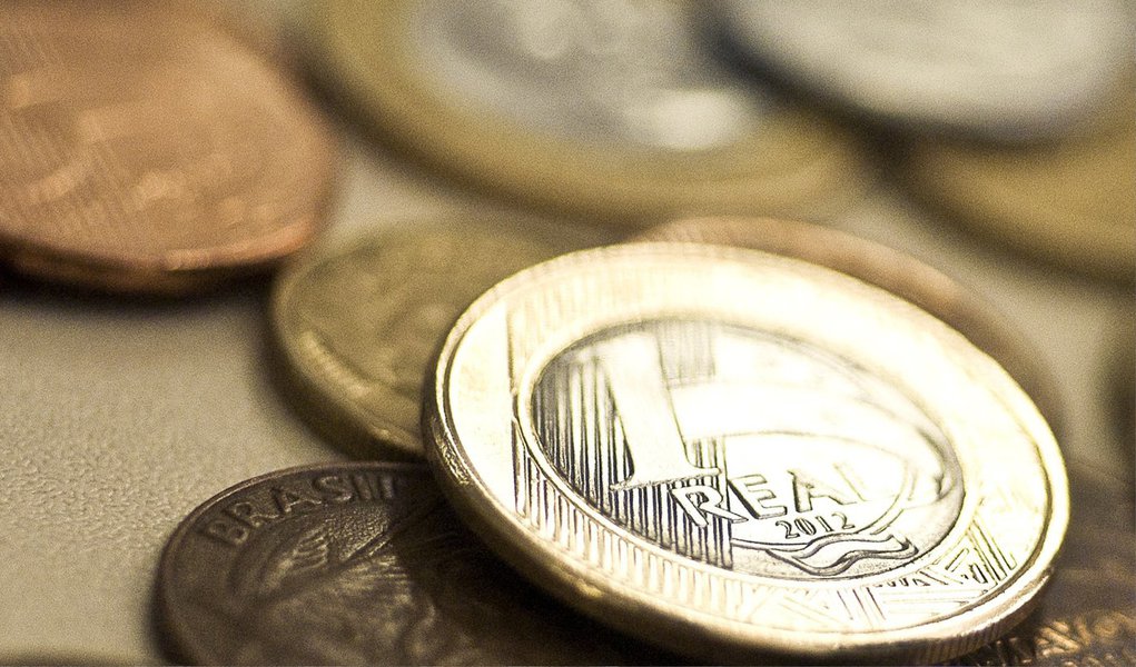 O Conselho Monetário Nacional (CMN) definiu a distribuição de R$ 30 bilhões do Programa de Sustentação do Investimento (PSI) que ainda não estavam destinados a linhas de crédito; o subprograma mais beneficiado foi o financiamento de ônibus e caminhões, cujo limite foi aumentado em R$ 11 bilhões; também receberam aporte a linha de crédito para bens de capital a micro, pequenas e médias empresas, cujo orçamento foi reforçado em R$ 4,6 bilhões; desde a criação do programa, foram destinados R$ 402 bilhões às linhas de crédito; para este ano, o PSI foi reforçado em R$ 80 bilhões, mas os últimos R$ 30 bilhões ainda não haviam sido distribuídos