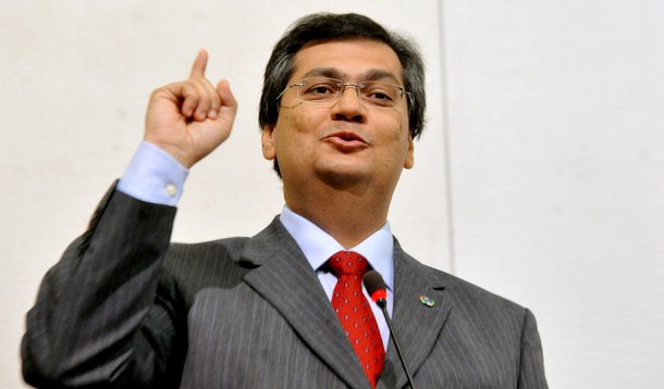 Tribunal de Contas da União confirmou que a gestão de Flávio Dino à frente do Instituto Brasileiro de Turismo (Embratur) teve contas aprovadas durante sua administração à frente da autarquia federal; o documento emitido pela Corte foi provado por uma ação do ex-candidato Edinho Lobão (PMDB) movida contra Flávio Dino no período eleitoral; peemedebista dizia que a prorrogação de contrato de prestação de serviço da empresa CPM Braxis para a Embratur era antieconômico ao Governo Federal; mas o TCU entendeu que não havia elementos para afirmar tais acusações