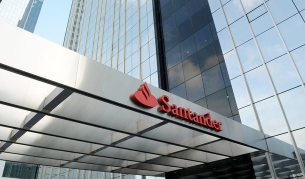 Após uma revisão de provisão tributária, banco registrou lucro líquido de R$ 3,881 bilhões no segundo trimestre, muito acima da projeção de 682 milhões em pesquisa da Reuters com dez analistas