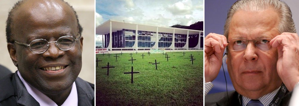 Na noite de ontem, quando se completaram dois meses das primeiras prisões da Ação Penal 470, foi pregada a cruz de número 60, diante do Supremo Tribunal Federal; elas são um protesto silencioso contra as ilegalidades cometidas pela mais alta corte do país; entre elas, a transferência dos presos para Brasília num show aéreo custeado pela União, o encarceramento em regime fechado de réus condenados ao semiaberto, como José Dirceu; se isso não bastasse, há ainda a falta de critérios; réus não petistas, como Romeu Queiroz e Jacinto Lamas, já foram autorizados a trabalhar; Roberto Jefferson continua solto; enquanto isso, Joaquim Barbosa viaja de férias pela Europa, com diárias pagas pela sociedade; leia o protesto do Movimento Solidariedade e Justiça