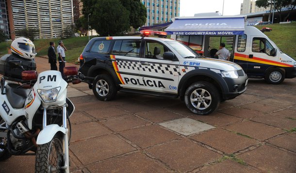 Um grupo de deputados se comprometeu a reivindicar junto ao governo do Distrito Federal e ao governo federal a reestruturação da carreira dos policiais militares do DF; em audiência pública na Comissão de Segurança Pública da Câmara dos Deputados, os policiais disseram não aceitar mais o que consideram a rigidez atual da carreira