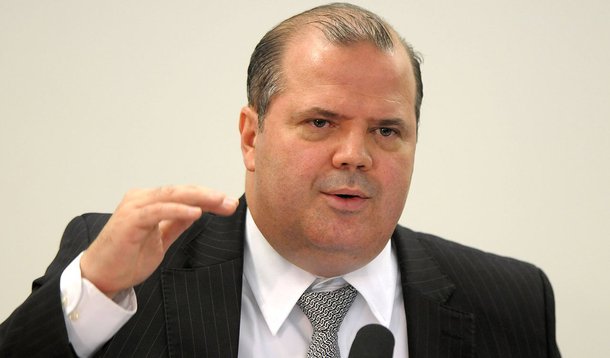 Avaliação está na ata da reunião, divulgada pelo Banco Central (BC), presidido por Alexandre Tombini: “o BC deve se manter “especialmente vigilante, de modo a minimizar riscos de que níveis elevados de inflação, como o observado nos últimos 12 meses, persistam no horizonte relevante para a política monetária”