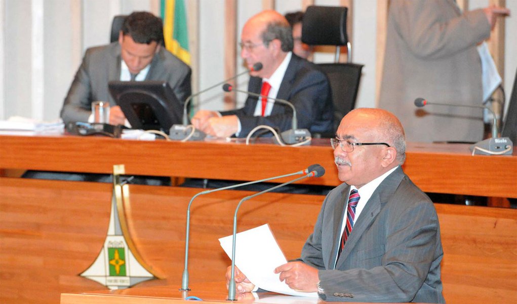 O deputado Chico Vigilante (PT) anunciou que o juiz da 2ª Vara da Fazenda Pública determinou a abertura de processo contra o futuro vice-governador do Distrito Federal, Renato Santana (PSD); o pessedista é acusado pelo MPDFT de desvios de recursos públicos destinados à pavimentação asfáltica de Ceilândia, quando ele administrava a cidade, em 2010
 
 