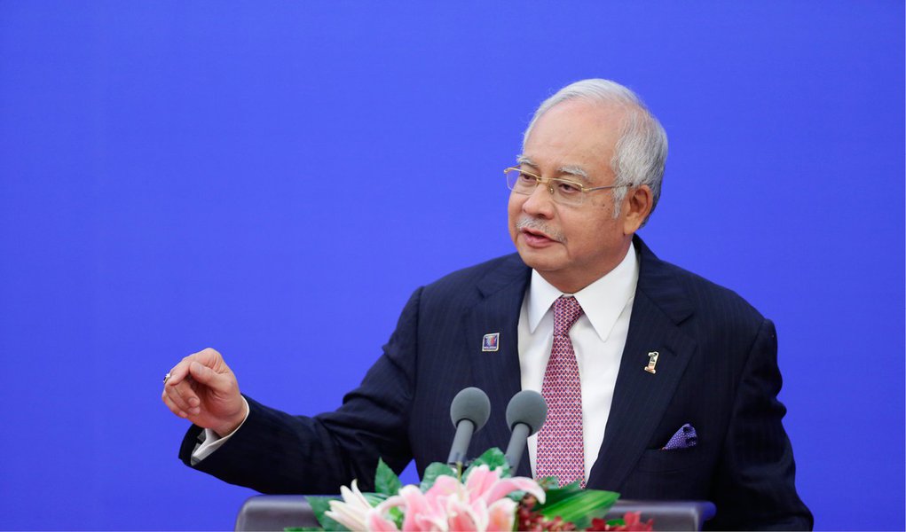 "Eu estou chocado com as informações sobre queda de um avião da MH. Nós estamos lançando uma investigação imediata", disse Najib em sua conta no Twitter; incidente ocorre meses depois de um avião da mesma companhia ter desaparecido com 239 pessoas a bordo