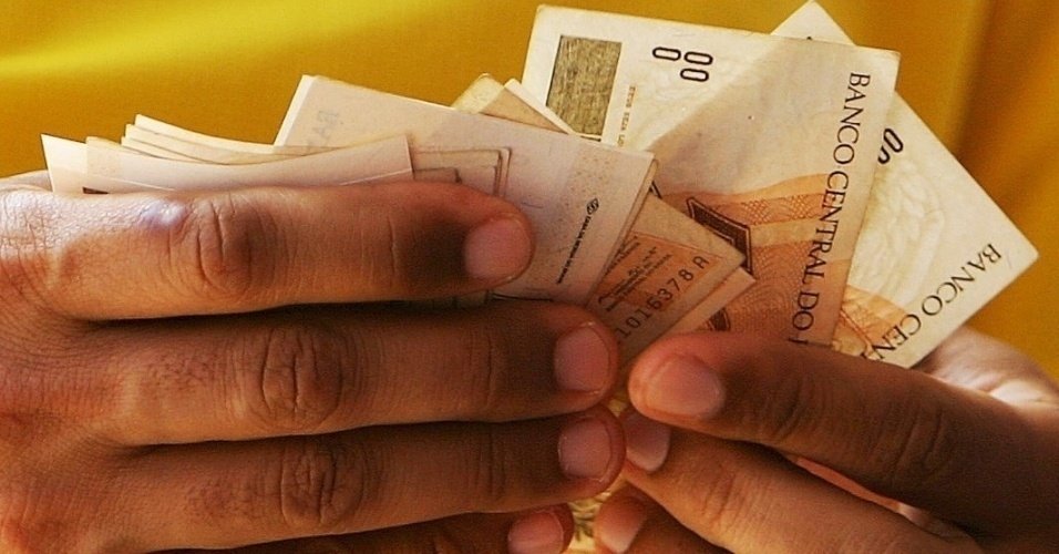 Jamais me passou pela garganta estar vendo, desde 2003, o Bradesco e o Itaú a anunciarem mês a mês seus maiores lucros líquidos de todos os tempos