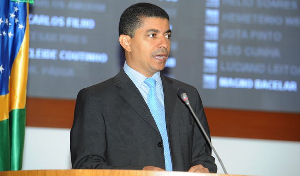 A decisão segue orientação nacional, que já havia destacado a prioridade da candidatura própria em doze capitais, dentre elas São Luís; com a decisão, os socialistas colocam à disposição do prefeito Edivaldo Holanda Jr todos os cargos ocupados pela sigla na atual gestão municipal; informações dão conta que a preferência da sigla é mesmo pelo nome do deputado estadual Bira do Pindaré, secretário da Ciência, Tecnologia e Inovação da gestão Flávio Dino