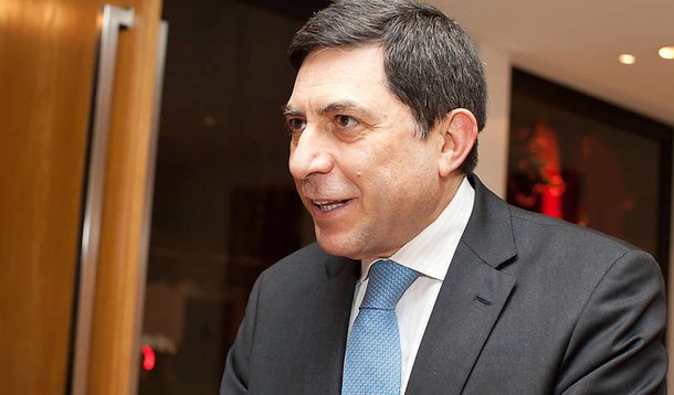 Presidente do Bradesco, Luiz Carlos Trabuco, que foi sondado para o Ministério da Fazenda, se mostra animado com a nova equipe econômica; segundo ele, um dos primeiros sinais do aumento de confiança no mercado foi a queda dos juros cobrados pelos investidores na compra de títulos NTN-B