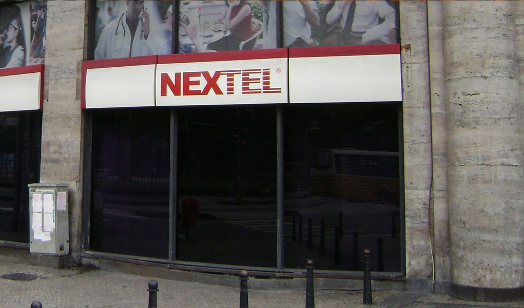 A operadora telefonia e comunicação via rádio Nextel tem como prioridade investir e ampliar sua participação no mercado brasileiro, após abandonar praticamente todas as demais operações na América Latina, disse à Reuters o presidente da empresa no Brasil, reconhecendo, contudo, que dependendo do preço, tudo pode ser vendido