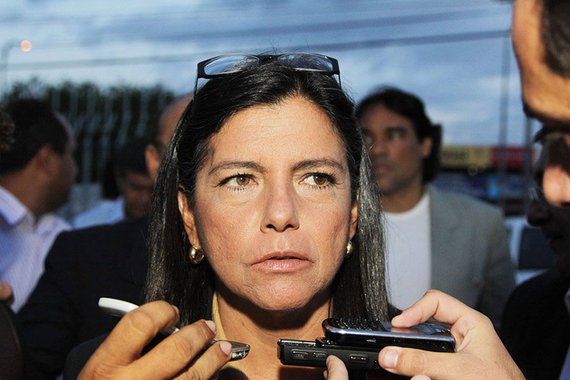 "Saio com a certeza do dever cumprido e com esperança renovada de que trilhamos um bom caminho", discursou a governadora, que alegou problemas de saúde; a peemedebista afirmou que o discurso não foi de despedida, mas sim de agradecimento; "Não digo adeus, esta é a minha terra, o povo do Maranhão é a minha família. Estarei ao seu lado em todos os momentos de minha vida", disse