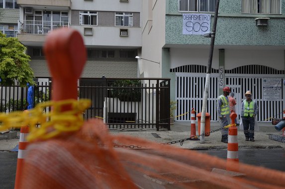 Acidente ocorreu nesta sexta-feira 30 nas obras da Linha 4 do Metrô, em Copacabana, zona sul do Rio; consórcio informou que a vítima fazia parte da equipe de manutenção de redes de utilidade interna da obra. O homem chegou a ser levado para o Hospital São Lucas, mas não resistiu aos ferimentos