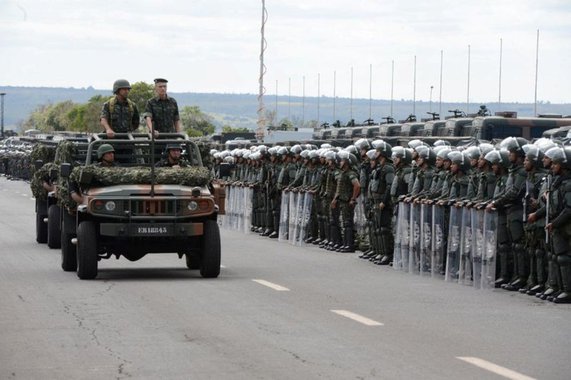 As Forças Armadas e os órgãos de segurança pública no Distrito Federal utilizarão tecnologia de ponta para atuar caso haja uma situação de crise durante a Copa do Mundo na capital do país, como um atentado terrorista; serão empregados equipamentos e viaturas com o que há de mais moderno no chamado Eixo Defesa, coordenado pelo Comando Militar do Planalto (CMP), chefiado pelo general Racine Bezerra Lima Filho
 