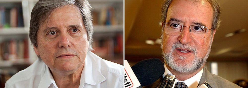 Colunista da revista IstoÉ, Paulo Moreira Leite afirma que "a farsa de que se pretendia punir os poderosos" no chamado 'mensalão' não será "corrigida" pela repetição de um erro; para o jornalista, mesmo que possa ser deprimente ver o tucano com os direitos respeitados, enquanto réus da AP 470 foram "humilhados", "o debate técnico deve prevalecer sobre o político"